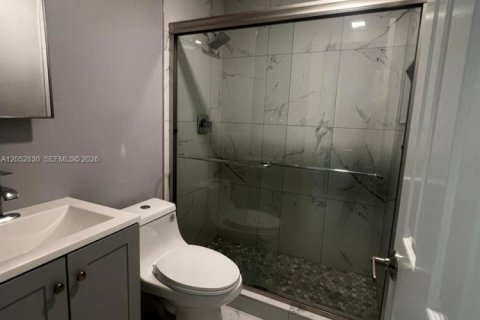 House in Miami, Florida 2 bedrooms № 2264847 - photo 6