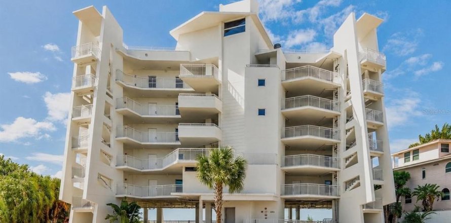 Condo in Saint Petersburg, Florida, 2 bedrooms  № 2096372