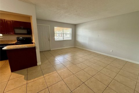 Apartment in Margate, Florida 2 bedrooms, 71.63 sq.m. № 2000539 - photo 4