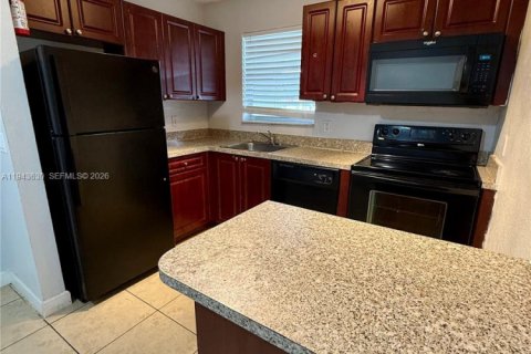 Apartment in Margate, Florida 2 bedrooms, 71.63 sq.m. № 2000539 - photo 2