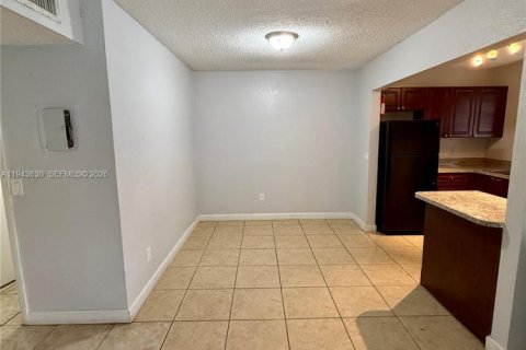 Apartment in Margate, Florida 2 bedrooms, 71.63 sq.m. № 2000539 - photo 3