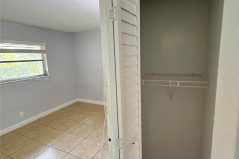 Apartment in Margate, Florida 2 bedrooms, 71.63 sq.m. № 2000539 - photo 11