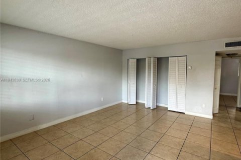 Apartment in Margate, Florida 2 bedrooms, 71.63 sq.m. № 2000539 - photo 5