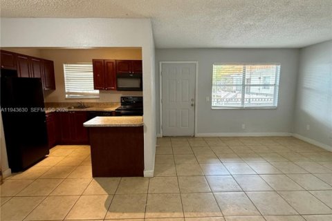 Apartment in Margate, Florida 2 bedrooms, 71.63 sq.m. № 2000539