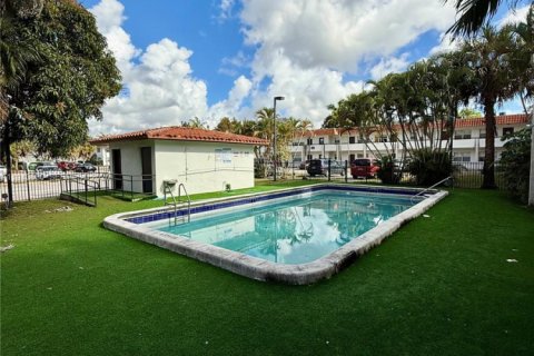 Apartment in Margate, Florida 2 bedrooms, 71.63 sq.m. № 2000539 - photo 13