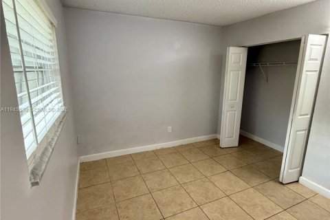 Apartment in Margate, Florida 2 bedrooms, 71.63 sq.m. № 2000539 - photo 7