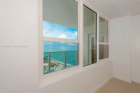 Condo in Hollywood, Florida, 1 bedroom  № 2059679 - photo 21