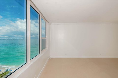 Condo in Hollywood, Florida, 1 bedroom  № 2059679 - photo 5