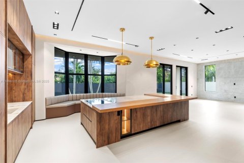 Casa en venta en Miami, Florida, 4 dormitorios, 313.92 m2 № 1951365 - foto 13