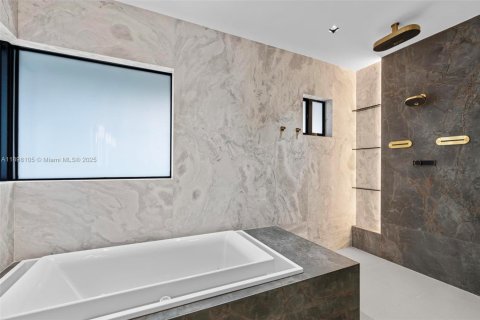 Casa en venta en Miami, Florida, 4 dormitorios, 313.92 m2 № 1951365 - foto 27