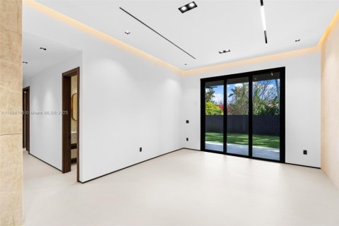 Casa en venta en Miami, Florida, 4 dormitorios, 313.92 m2 № 1951365 - foto 9
