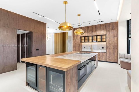 Casa en venta en Miami, Florida, 4 dormitorios, 313.92 m2 № 1951365 - foto 17