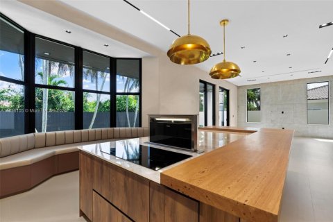 Casa en venta en Miami, Florida, 4 dormitorios, 313.92 m2 № 1951365 - foto 16