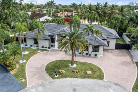 Casa en venta en Miami, Florida, 4 dormitorios, 313.92 m2 № 1951365 - foto 1