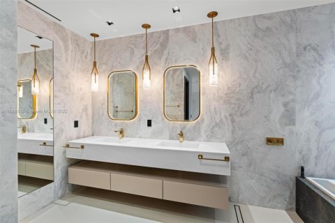 Casa en venta en Miami, Florida, 4 dormitorios, 313.92 m2 № 1951365 - foto 25