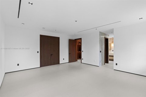 Casa en venta en Miami, Florida, 4 dormitorios, 313.92 m2 № 1951365 - foto 22