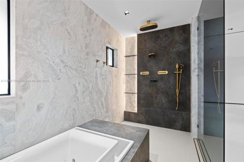 Casa en venta en Miami, Florida, 4 dormitorios, 313.92 m2 № 1951365 - foto 28