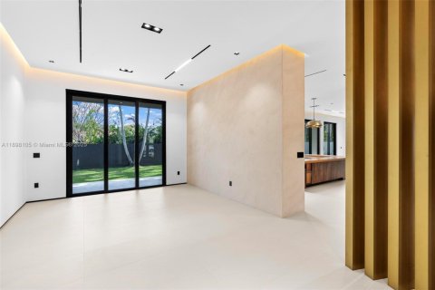 Casa en venta en Miami, Florida, 4 dormitorios, 313.92 m2 № 1951365 - foto 10