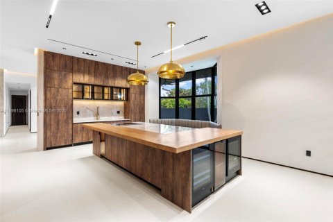 Casa en venta en Miami, Florida, 4 dormitorios, 313.92 m2 № 1951365 - foto 14