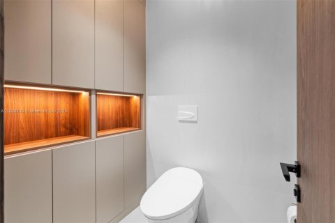 Casa en venta en Miami, Florida, 4 dormitorios, 313.92 m2 № 1951365 - foto 29