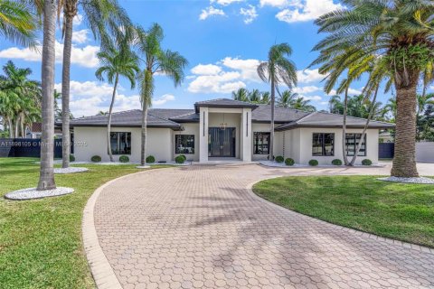 Casa en venta en Miami, Florida, 4 dormitorios, 313.92 m2 № 1951365 - foto 2