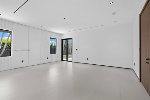 Casa en venta en Miami, Florida, 4 dormitorios, 313.92 m2 № 1951365 - foto 30