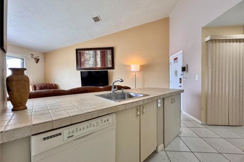 Condo in Orlando, Florida, 2 bedrooms  № 1857985 - photo 9