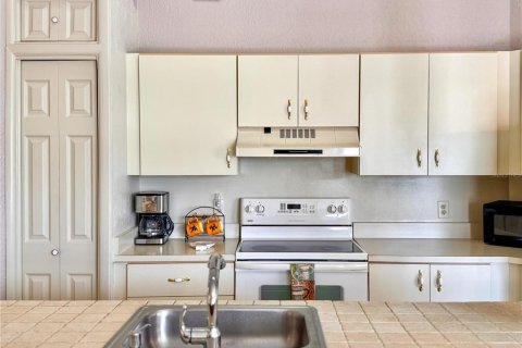 Condo in Orlando, Florida, 2 bedrooms  № 1857985 - photo 6