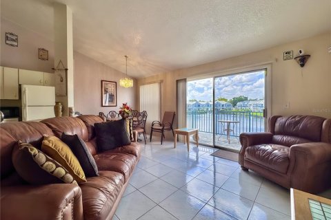 Condo in Orlando, Florida, 2 bedrooms  № 1857985 - photo 1