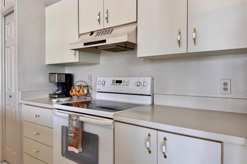 Condo in Orlando, Florida, 2 bedrooms  № 1857985 - photo 8