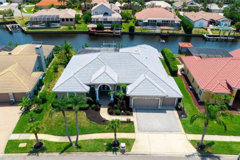 House in Tampa, Florida 5 bedrooms, 321.35 sq.m. № 1687079 - photo 23