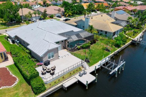 House in Tampa, Florida 5 bedrooms, 321.35 sq.m. № 1687079 - photo 26