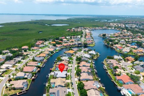 House in Tampa, Florida 5 bedrooms, 321.35 sq.m. № 1687079 - photo 29