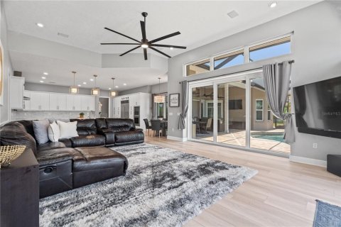 House in Tampa, Florida 5 bedrooms, 321.35 sq.m. № 1687079 - photo 10