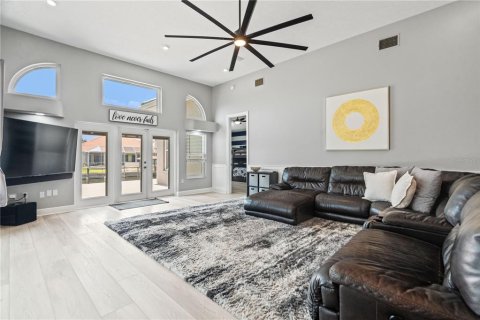 House in Tampa, Florida 5 bedrooms, 321.35 sq.m. № 1687079 - photo 12