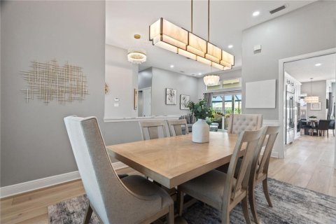 House in Tampa, Florida 5 bedrooms, 321.35 sq.m. № 1687079 - photo 14