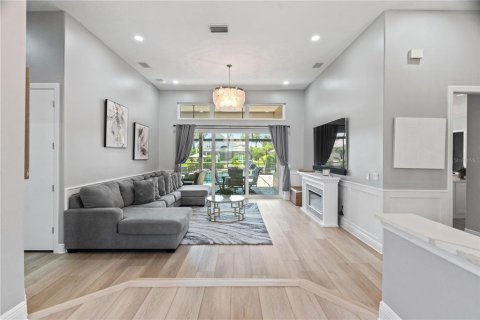 House in Tampa, Florida 5 bedrooms, 321.35 sq.m. № 1687079 - photo 15