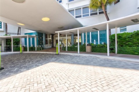 Снять в аренду кондоминиум в Майами-Бич, Флорида 64.47м2, № 1958286 - фото 15