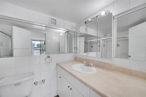 Condo in Hallandale Beach, Florida, 2 bedrooms  № 1957170 - photo 21