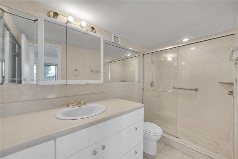 Condo in Hallandale Beach, Florida, 2 bedrooms  № 1957170 - photo 16