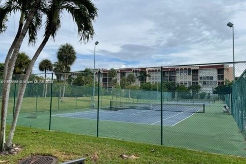 Condo in Hallandale Beach, Florida, 2 bedrooms  № 1957170 - photo 6