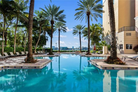 Condominio en venta en Sunny Isles Beach, Florida, 2 dormitorios, 103.68 m2 № 2029492 - foto 11