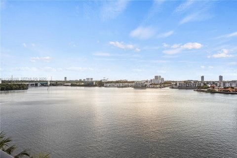 Condominio en venta en Sunny Isles Beach, Florida, 2 dormitorios, 103.68 m2 № 2029492 - foto 2