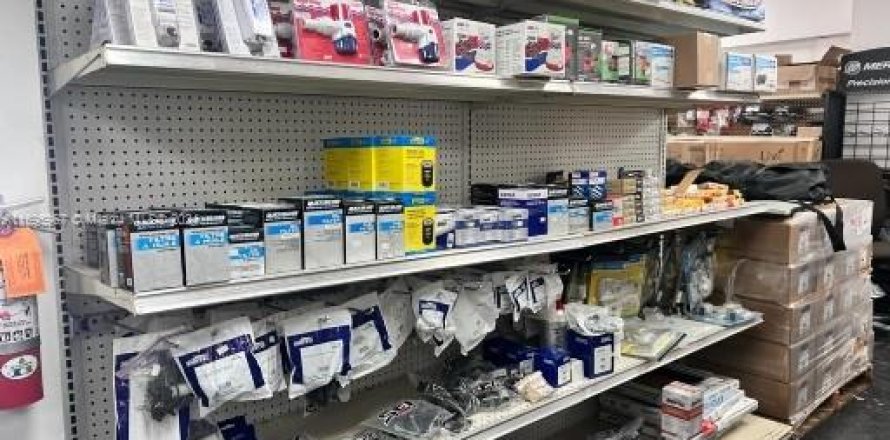 Коммерческая недвижимость в Майами, Флорида № 1965644