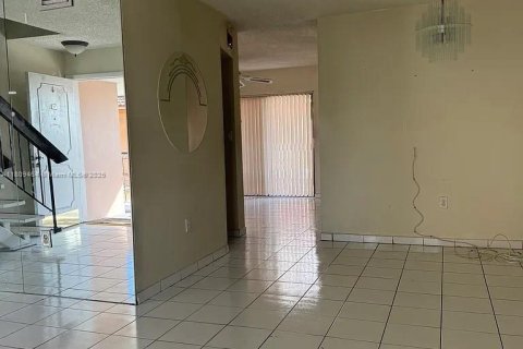 Touwnhouse à vendre à Hialeah, Floride: 3 chambres, 130.06 m2 № 1749971 - photo 3