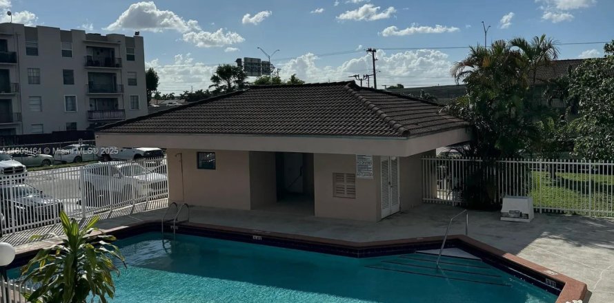 Touwnhouse à Hialeah, Floride 3 chambres, 130.06 m2 № 1749971