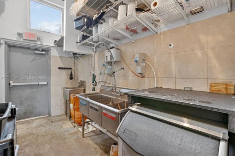 Купить коммерческую недвижимость в Майами, Флорида № 2066329 - фото 19