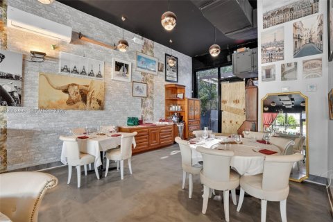 Купить коммерческую недвижимость в Майами, Флорида № 2066329 - фото 12