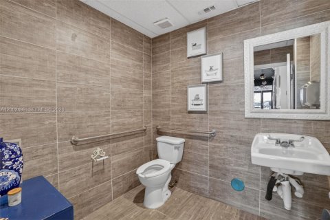 Купить коммерческую недвижимость в Майами, Флорида № 2066329 - фото 29