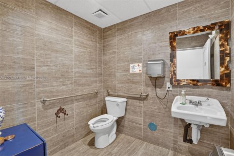 Купить коммерческую недвижимость в Майами, Флорида № 2066329 - фото 28